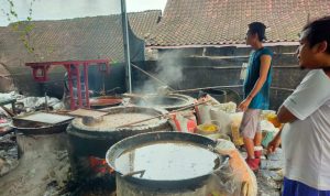 Waspada, Peredaran Gula Merah Berbahan Limbah Kecap dan Arum Manis Kadaluwarsa di Blora