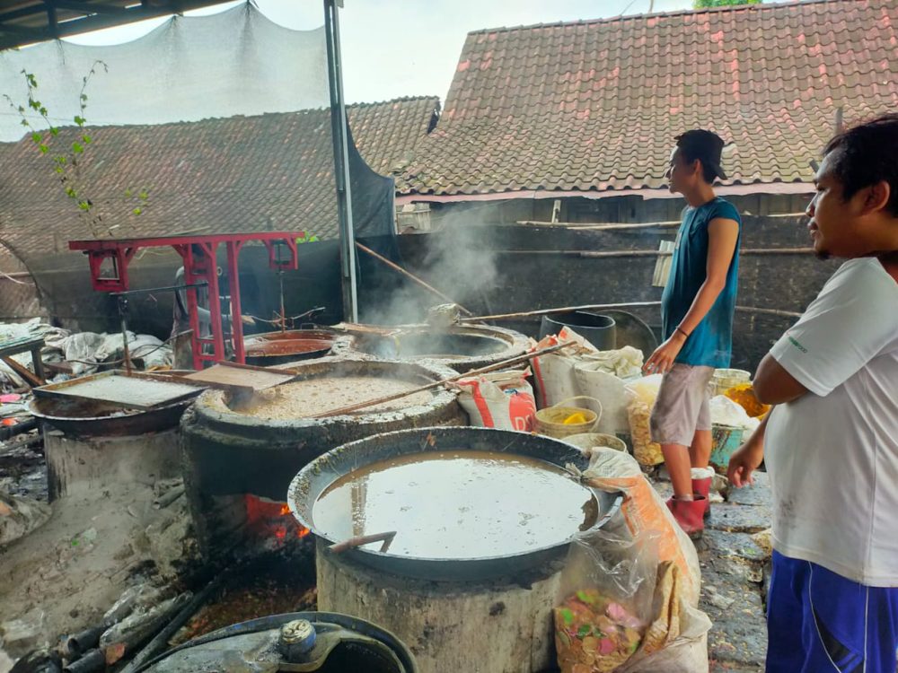 Waspada, Peredaran Gula Merah Berbahan Limbah Kecap dan Arum Manis Kadaluwarsa di Blora