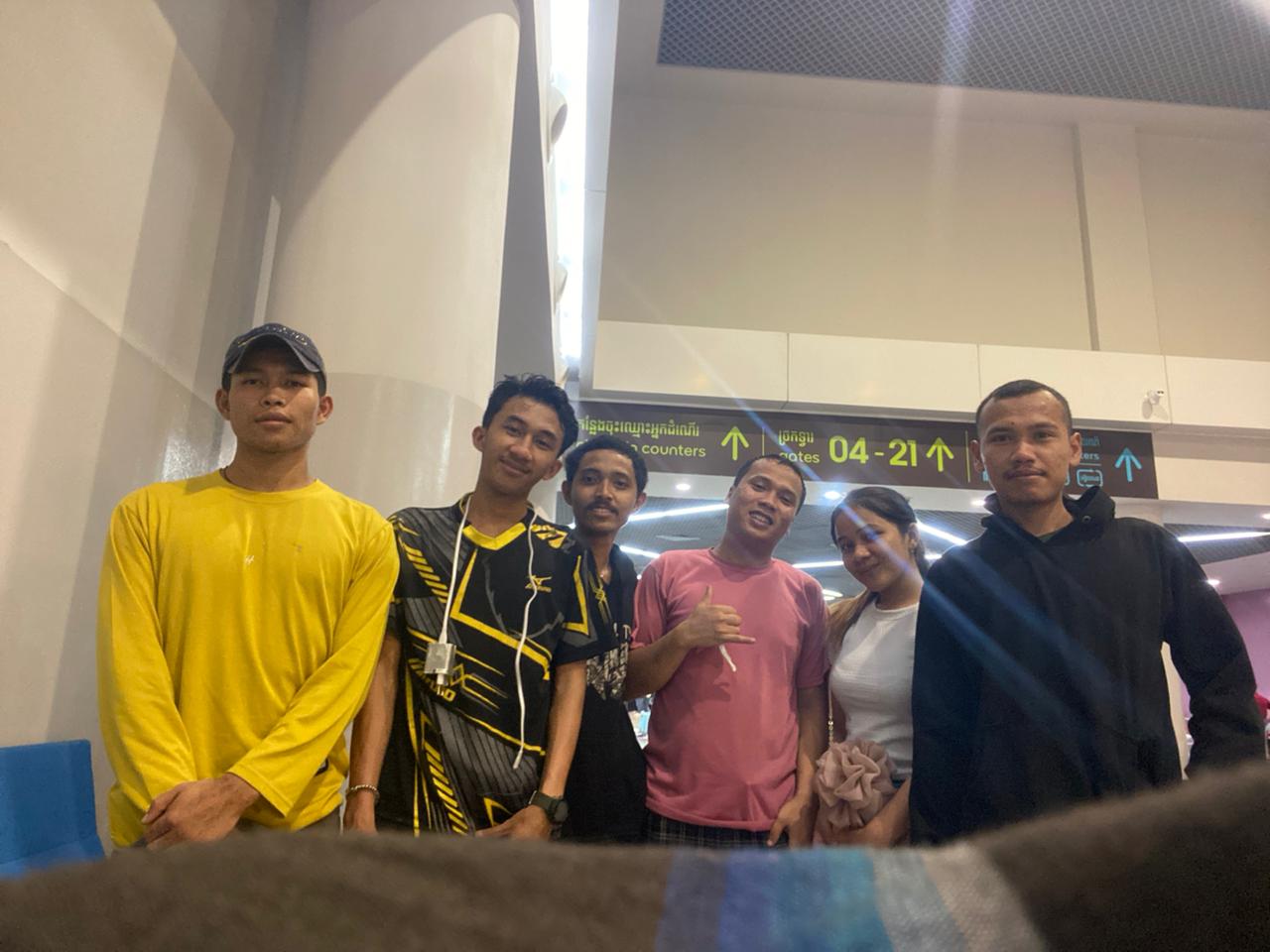 para koraban human trafficking saat tiba di bandara Kamboja menuju Indonesia