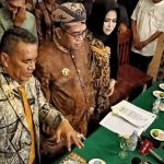 Konferensi Pers Hotman Paris Hutapea di Keraton Kacirebonan