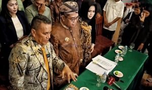 Konferensi Pers Hotman Paris Hutapea di Keraton Kacirebonan