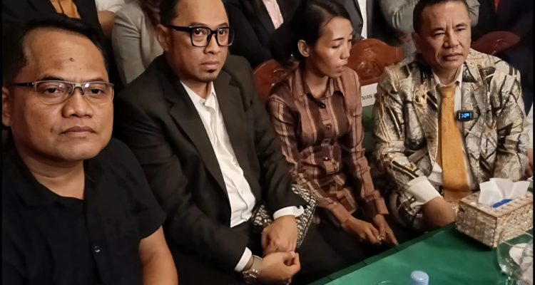Iptu Rudiayana hadir dalam konferensi pers di Keraton Kacirebonan
