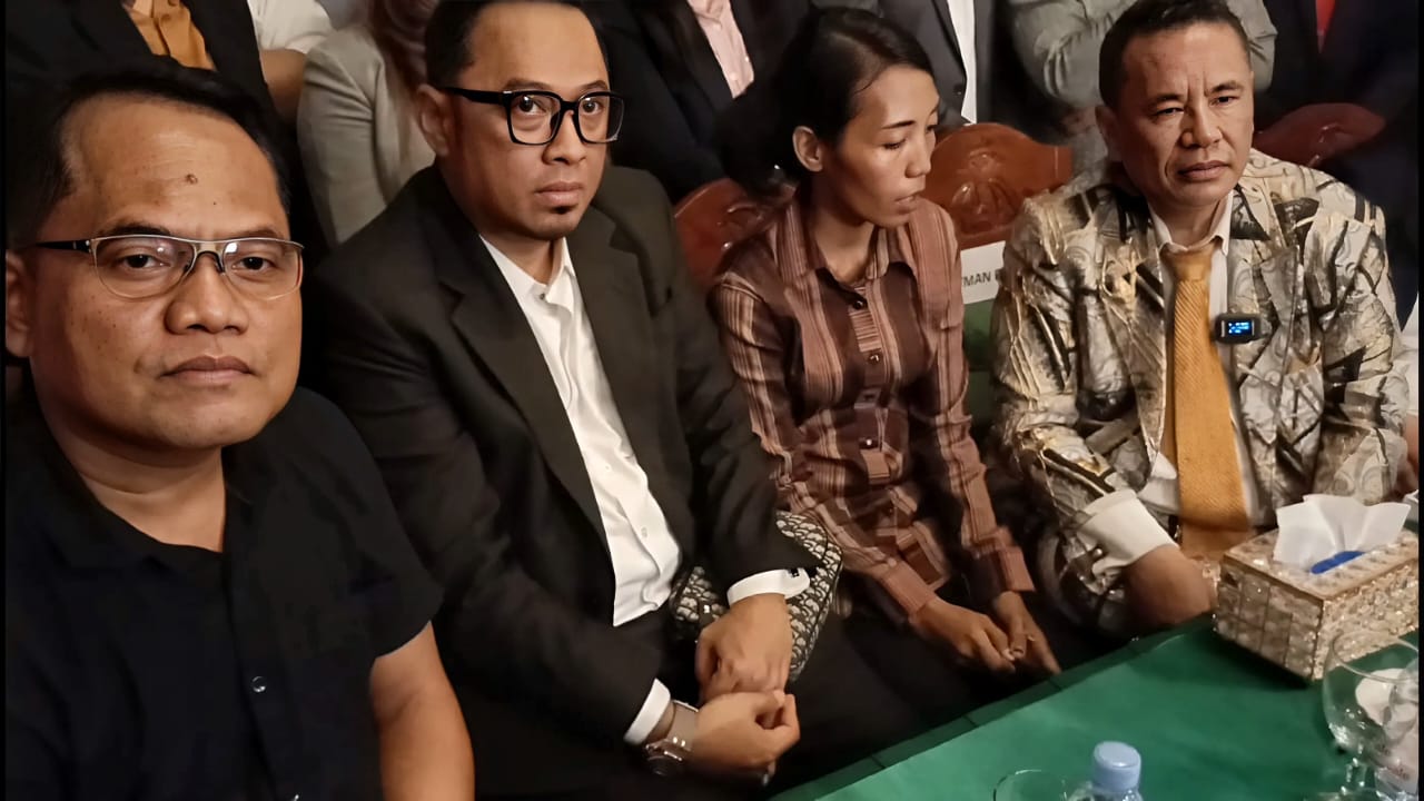 Iptu Rudiayana hadir dalam konferensi pers di Keraton Kacirebonan