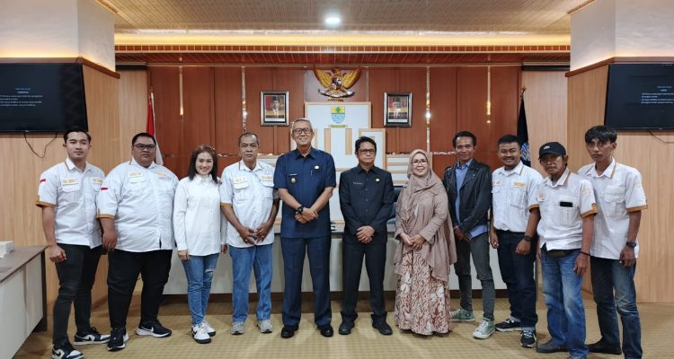 para pengurus PAMACI berfoto bersama PJ Walikota