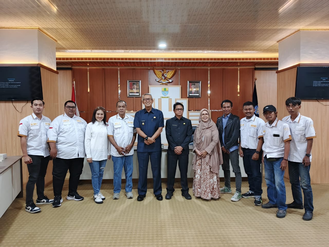 para pengurus PAMACI berfoto bersama PJ Walikota