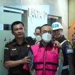 Salah-satu-tersangka-kasus-dugaan-korupsi-tata-kelola-minyak-mentah-dan-produk-kilang-PT-Pertamina.-Puspenkum-Kejagung