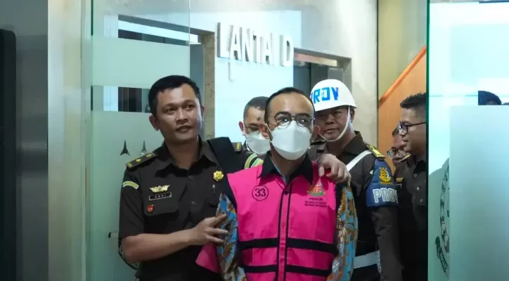 Salah-satu-tersangka-kasus-dugaan-korupsi-tata-kelola-minyak-mentah-dan-produk-kilang-PT-Pertamina.-Puspenkum-Kejagung
